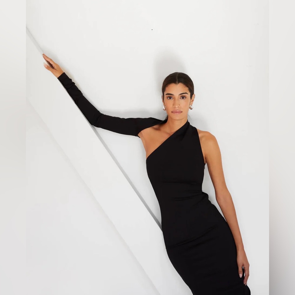 Marcella One Shoulder Gown - Black / M. Never worn, brand new w out tags.